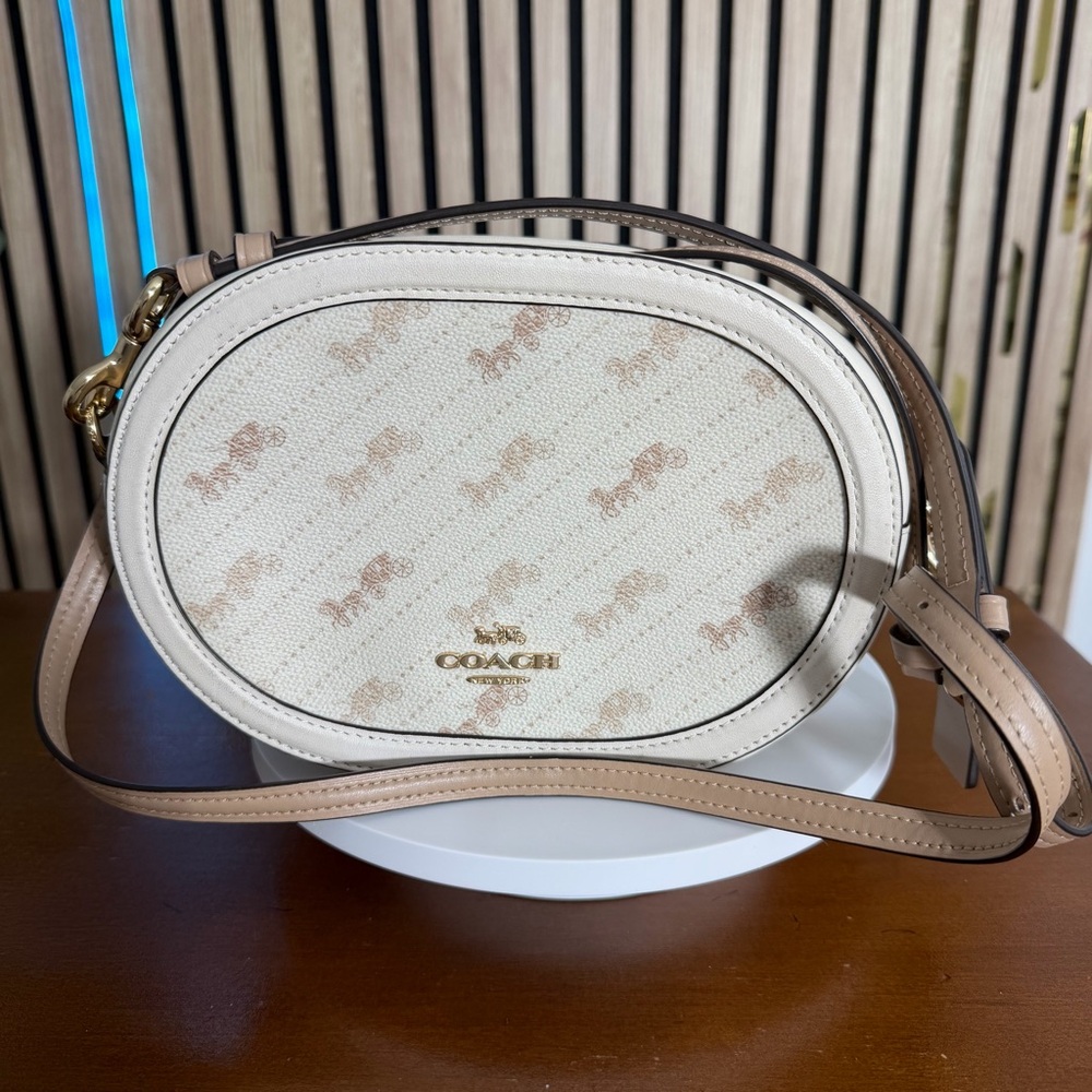 WOW 🤍🌸COACH ✅ Coach Camera Bag in the Horse and Carriage Dot Print, style C4057.